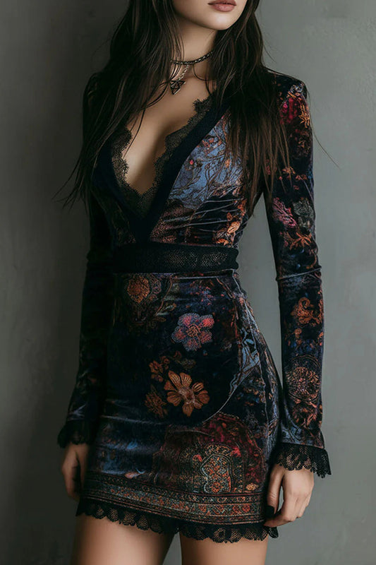 Elegante minivestido ajustado de terciopelo con estampado floral, escote en V y manga larga