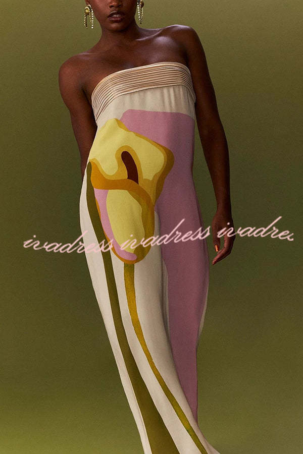 Vestido largo holgado con estampado de lirios de cala Dalva, plisado, de tela metalizada y patchwork.