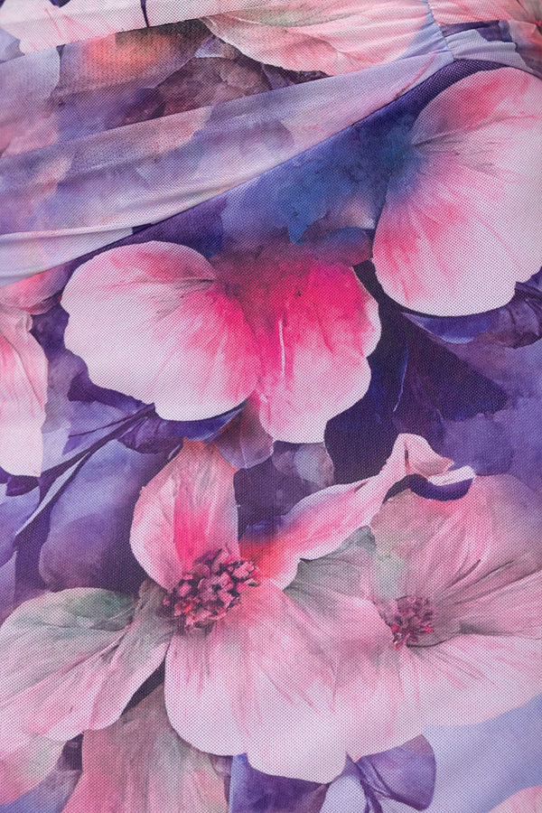 Vestido largo elástico fruncido con un hombro y estampado floral con superposición de malla Deja