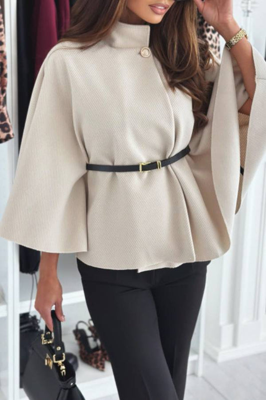 Top estilo capa con cuello alto