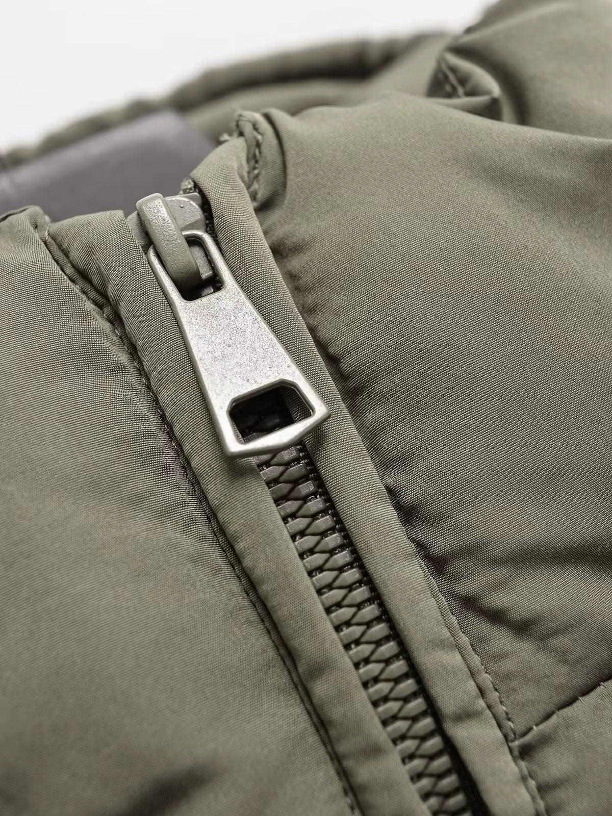 Short Padded Jacket | Hooded Design | Lightweight Winter Warmth