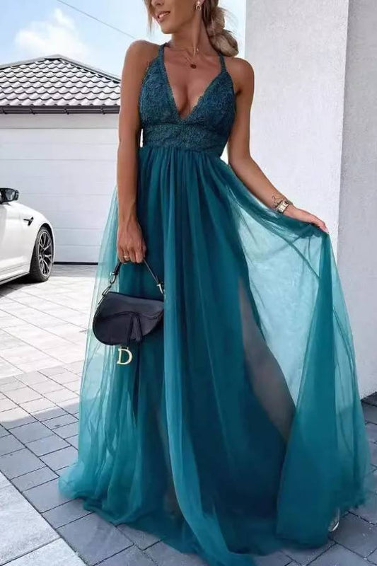 Vestido de malla con escote en V profundo