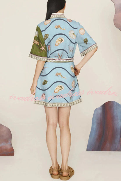 Vestido camisero corto con bolsillos y lazo, estampado único de mezcla de lino Deep Sea Dreaming 