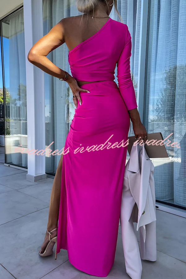 Vestido largo asimétrico con abertura en un hombro de ensueño 