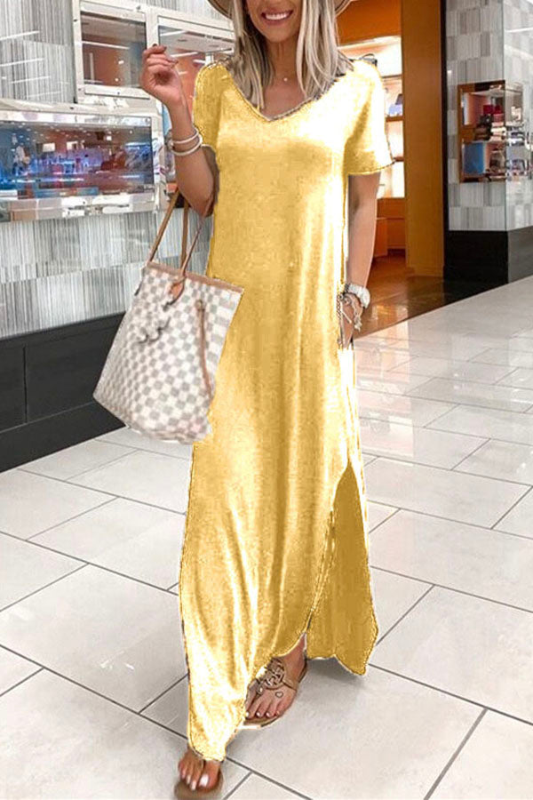 VESTIDO IRREGULAR CON CUELLO EN V Y ABERTURA ACOGEDOR