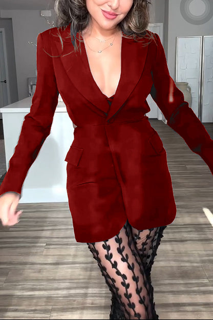 Blazer de manga larga con solapa y espalda descubierta con botones y temperamento Queen 