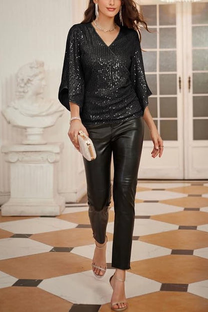 Top ajustado con mangas huecas y escote en V con lentejuelas de color liso