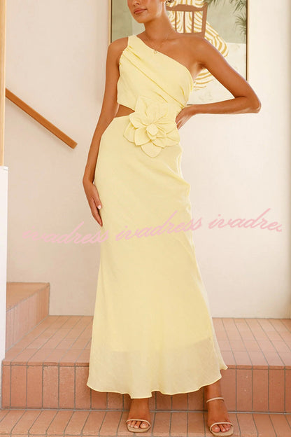 Vestido largo fruncido con un hombro descubierto y flores 3D de Bloom Summer 