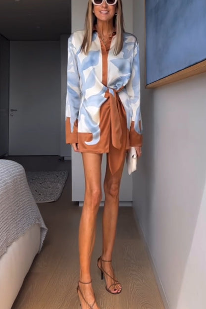 Vestido camisero corto con lazo y estampado único en bloques de color de satén de Lake Days 