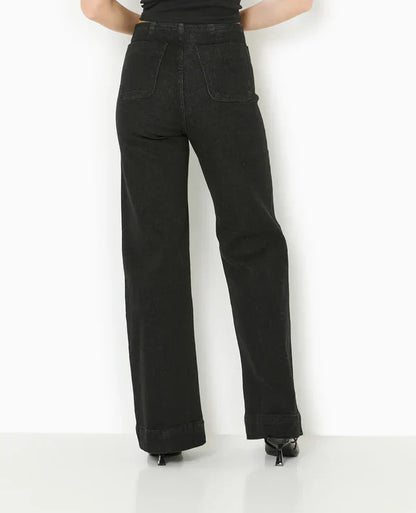 High-Waist Straight Jeans | Contrast Stitching | Full-Length Silhouette
