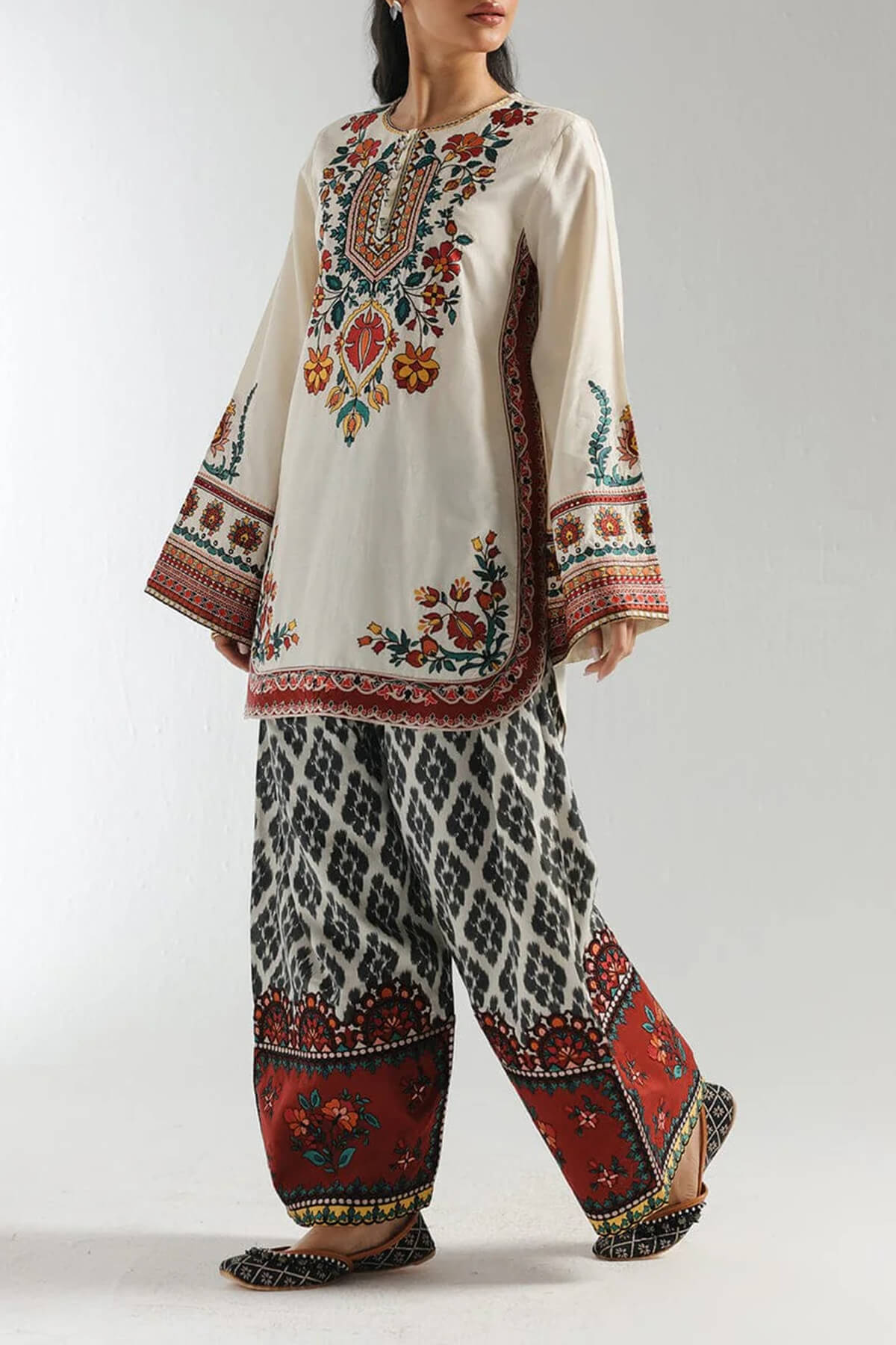 Retro Ethnic Print Bell-Sleeve Loose-Fitting Shirt