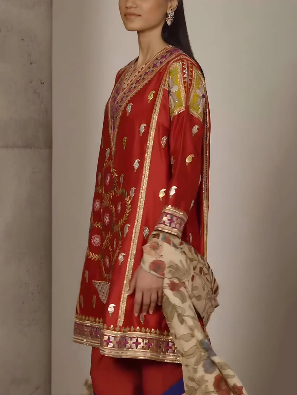 Unique Ethnic-Print Loose Mid-Length Top