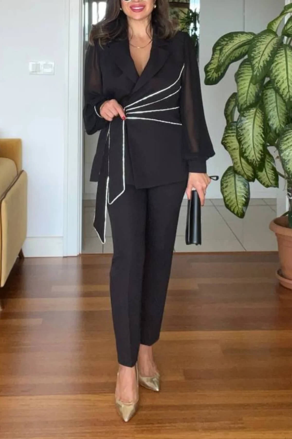 Exquisite V-Neck Colorblock Belted Loose Shirt