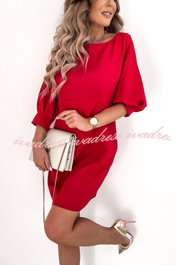 Vestido de cóctel con espalda en V y lazo decorativo en colaboración 