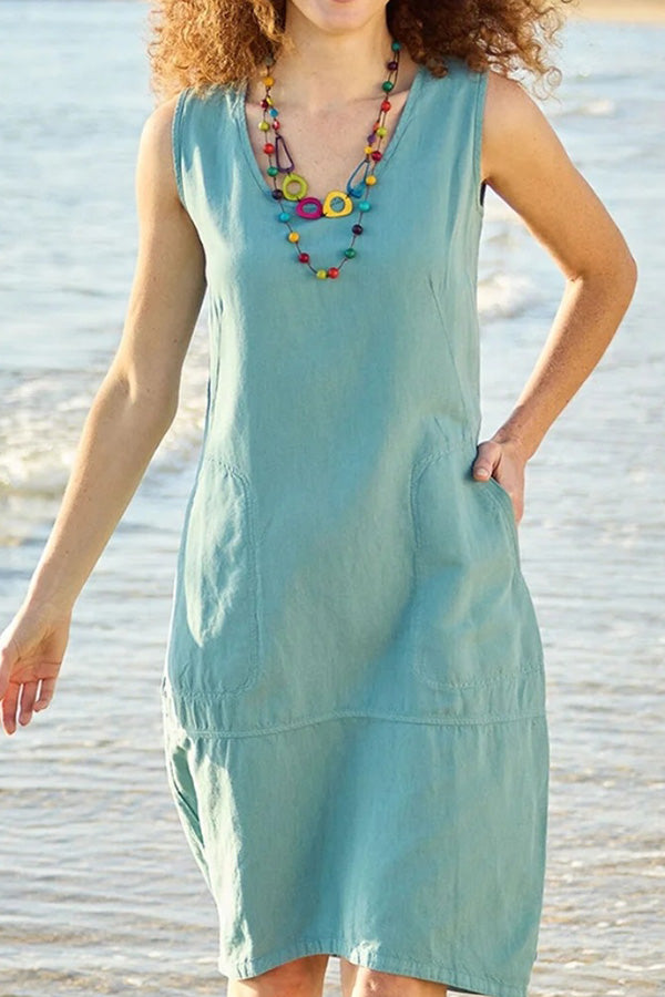 Vestido midi de algodón y lino en color Chun con cuello en U, sin mangas y con bolsillos