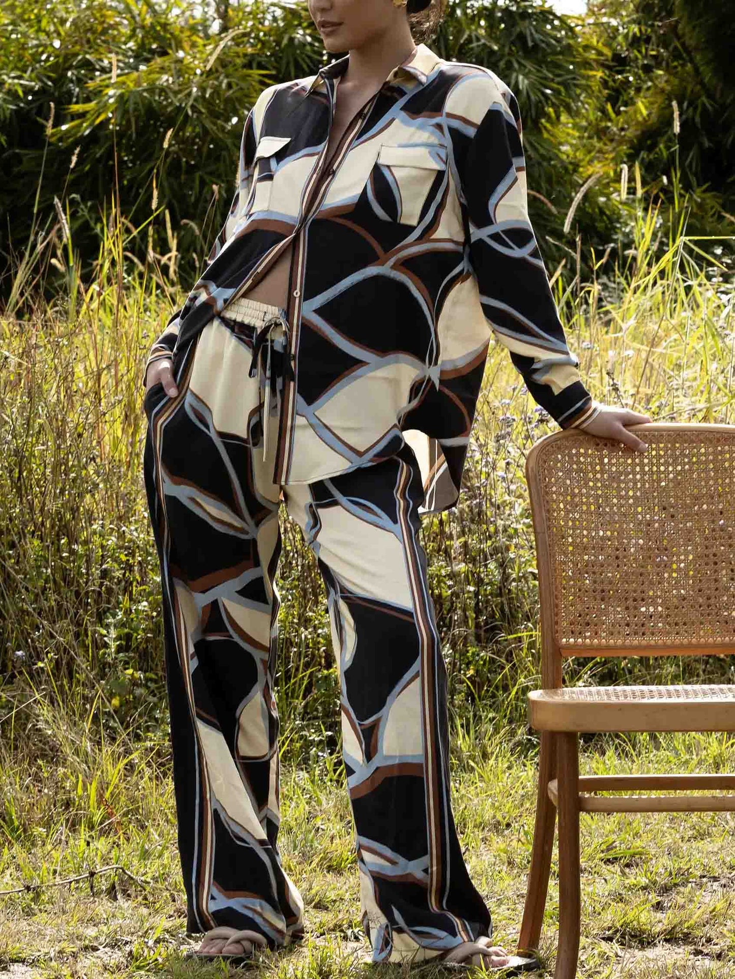 Unique Abstract Pattern Print Button-down Long-sleeved Shirt