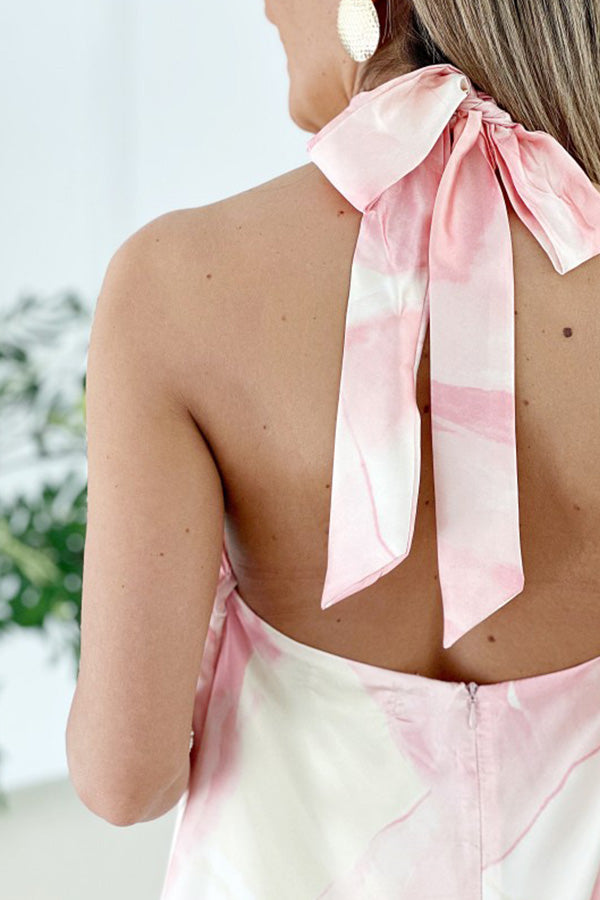 Vestido halter con cuello alto y eclipse