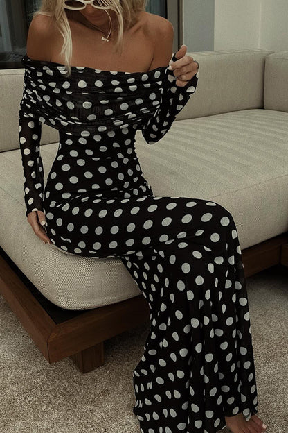 Vestido largo elástico fruncido con hombros descubiertos y estampado de lunares chic 