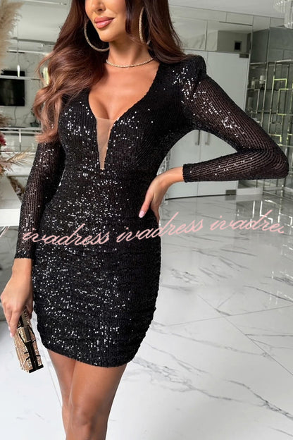 Vestido mini elástico fruncido con escote en V, manga larga y lentejuelas de ensueño y deslumbrante 