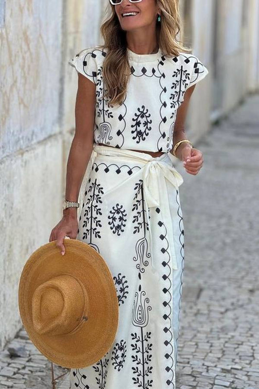 Off-white Skirt and Black Printed Tights Two-piece Set