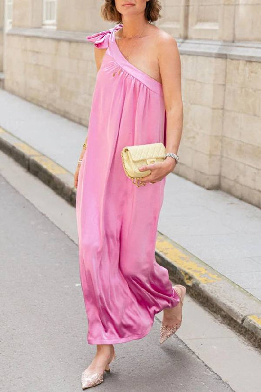 Elegante vestido con cordones y un solo hombro