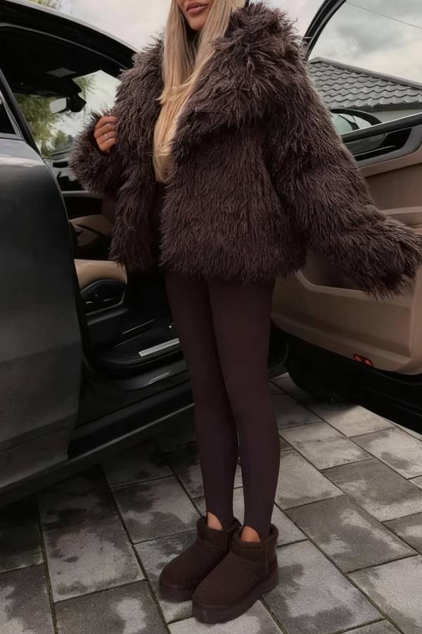 CHAQUETA DE PIEL CHOCOLATE DE ÚLTIMA TENDENCIA 