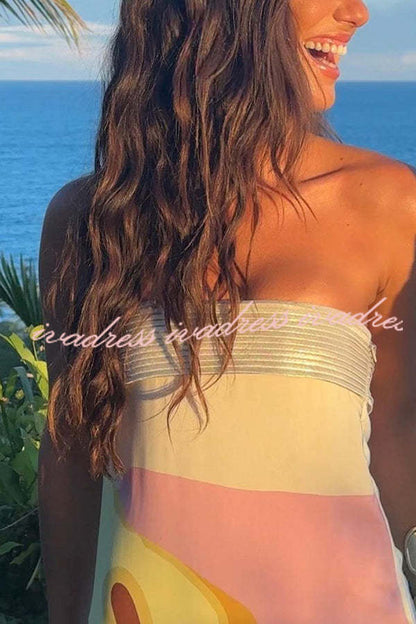 Vestido largo holgado con estampado de lirios de cala Dalva, plisado, de tela metalizada y patchwork. 