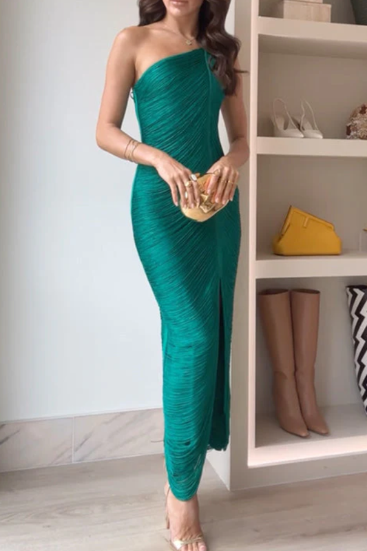 Vestido de fiesta largo con flecos, sin mangas y un hombro con abertura y flecos