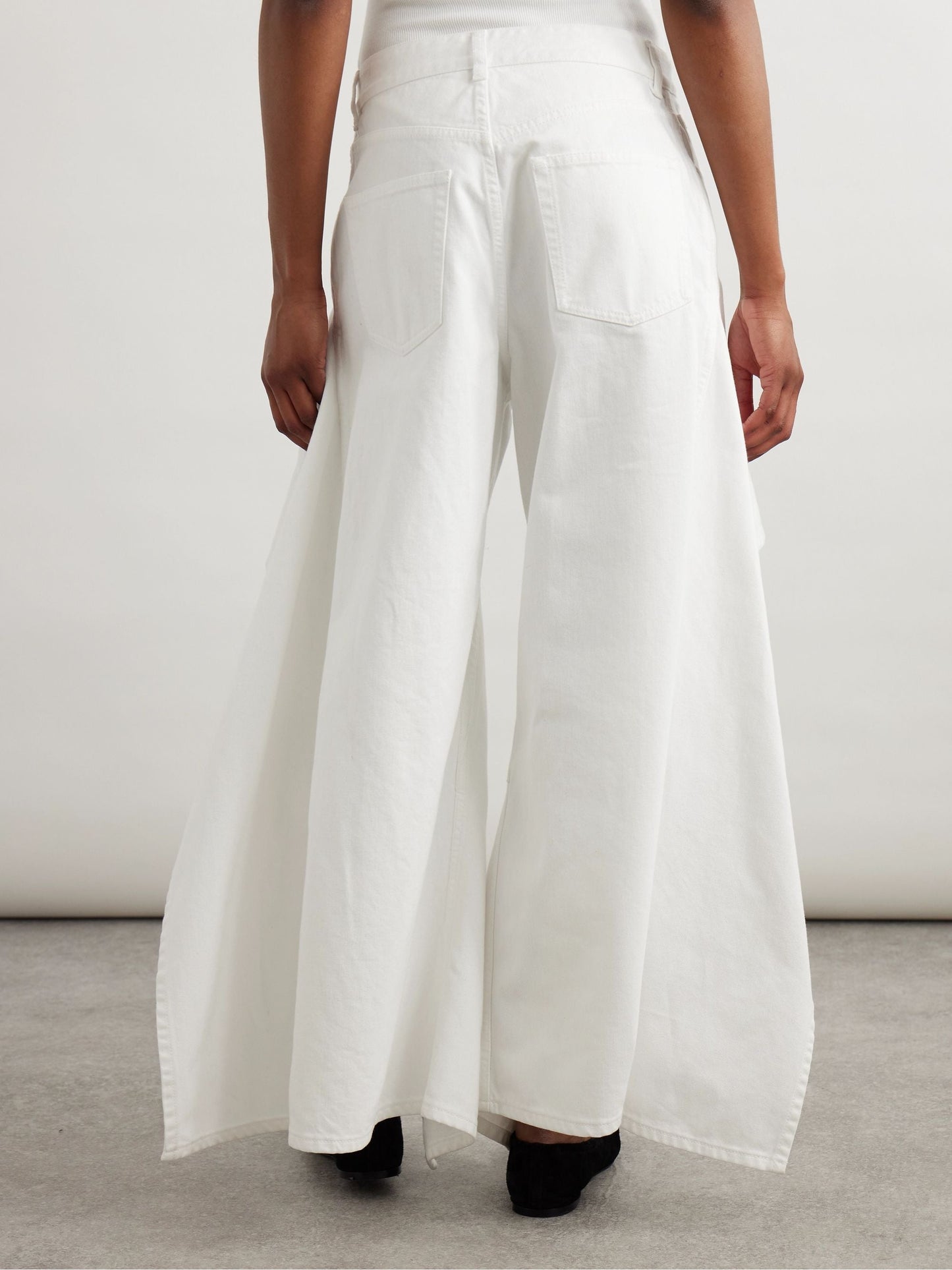 Ruffled Mid-Rise Wide-Leg Jeans