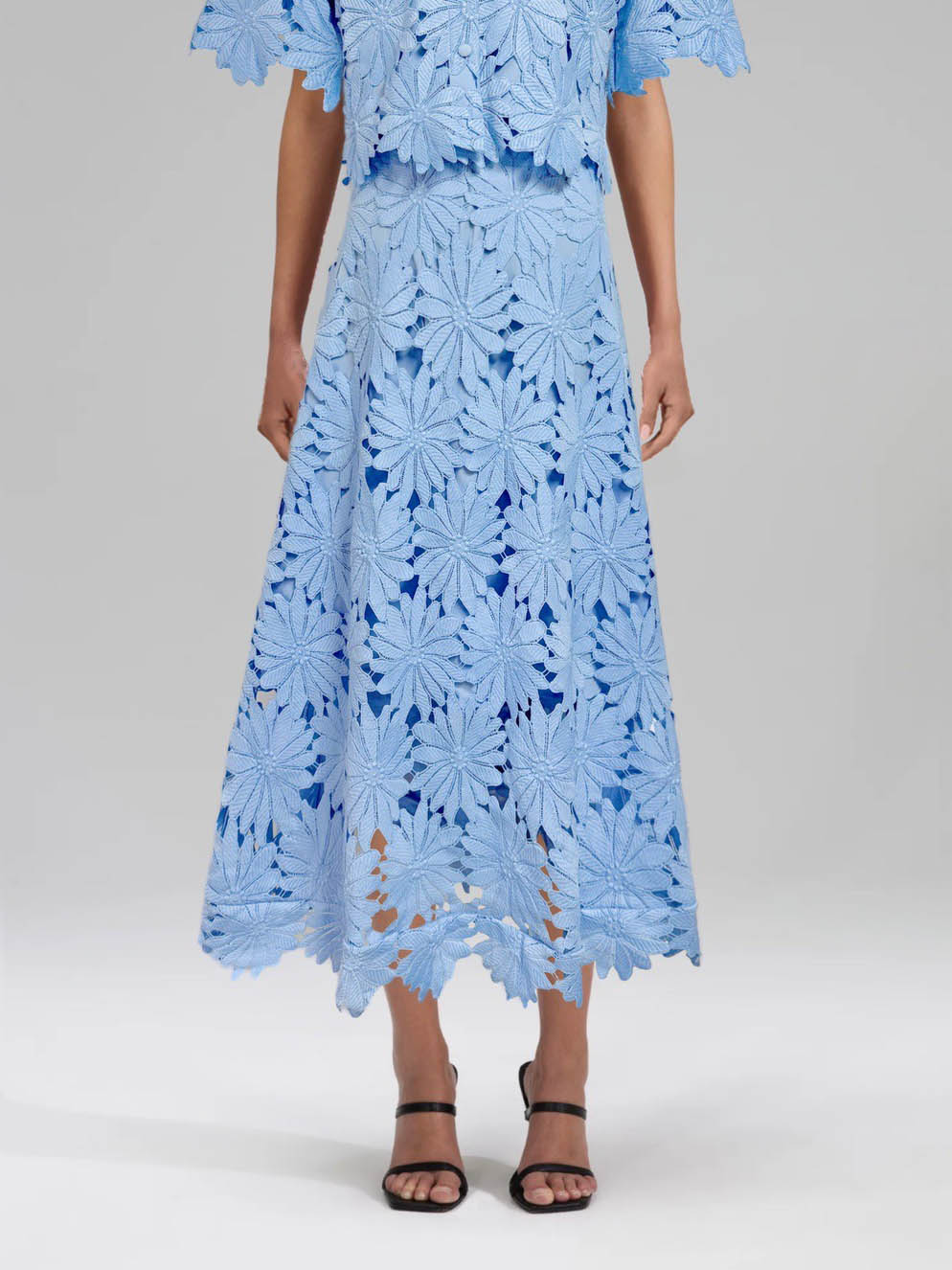 Elegant Lace-Collar Single-Breasted Short Shirt