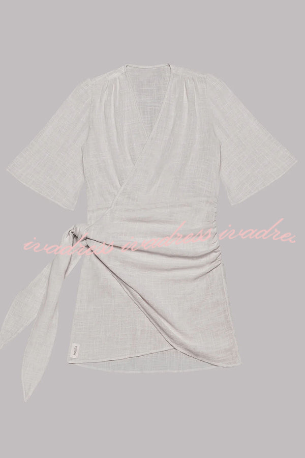 Vestido corto cruzado anudado de mezcla de lino y algodón, fácil de llevar 