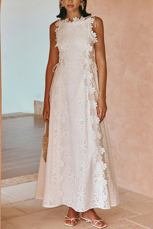 Vestido largo con encaje lateral y delicados ribetes florales de tela hueca bordada Mairi 