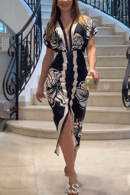 Vestido midi con abertura fruncida y mangas dolman con estampado único en contraste de colores de Bella 