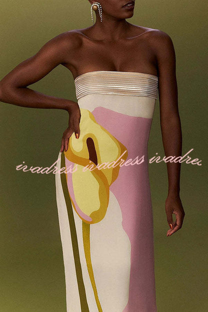 Vestido largo holgado con estampado de lirios de cala Dalva, plisado, de tela metalizada y patchwork. 