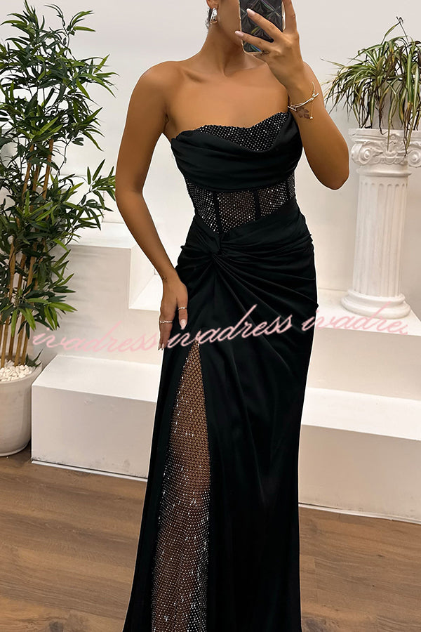 Vestido largo fruncido con hombros descubiertos y lentejuelas de malla y paneles de satén Audrey 