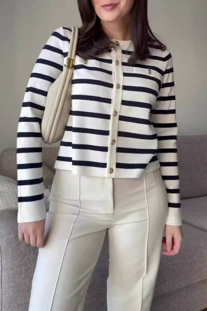 Cárdigan de punto a rayas con botones metálicos 