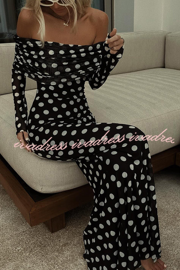 Vestido largo elástico fruncido con hombros descubiertos y estampado de lunares chic 