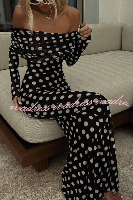 Vestido largo elástico fruncido con hombros descubiertos y estampado de lunares chic 