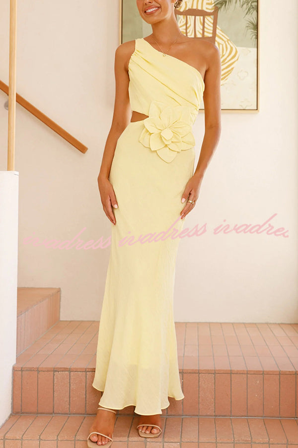 Vestido largo fruncido con un hombro descubierto y flores 3D de Bloom Summer 