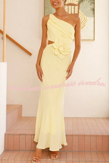 Vestido largo fruncido con un hombro descubierto y flores 3D de Bloom Summer 