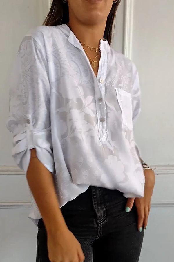 Camisa informal con bolsillo y lentejuelas y estampado floral botánico 