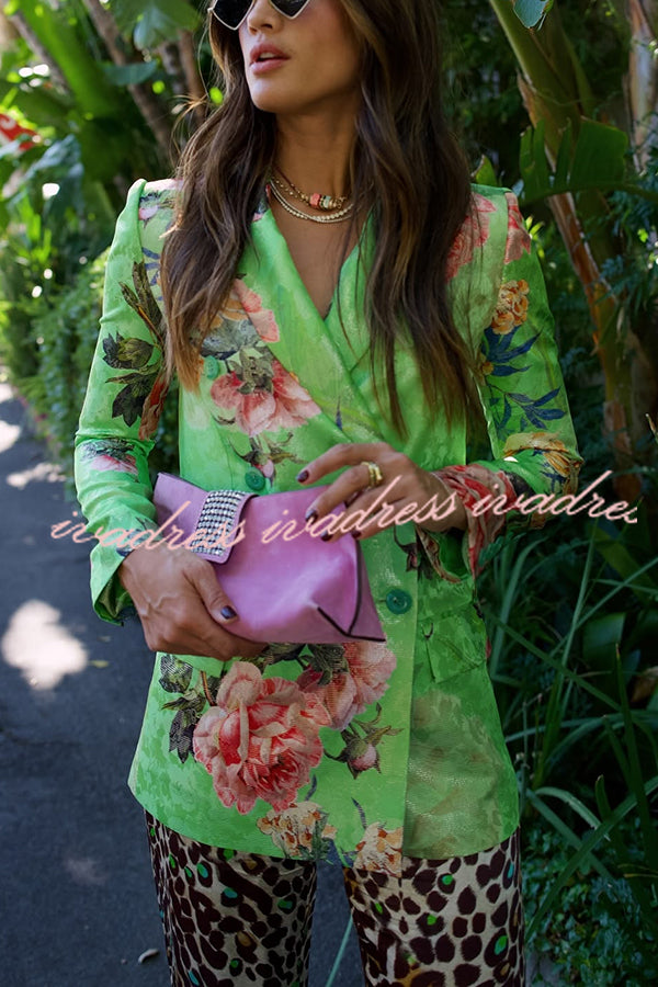 Blazer de solapa de manga larga con botones y estampado de flores silvestres y libres 