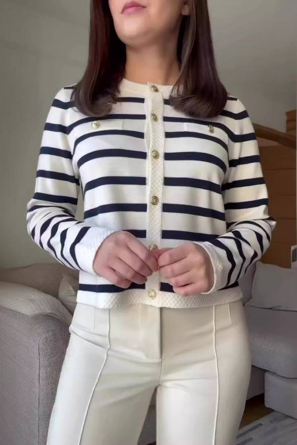Cárdigan de punto a rayas con botones metálicos 