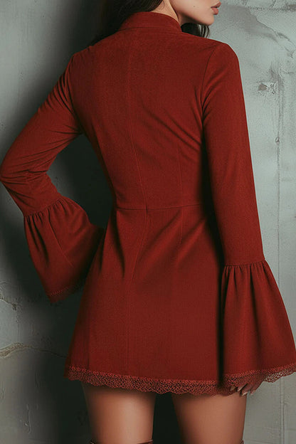 Vestido mini ajustado de manga larga con ribete de encaje y estampado floral bordado 