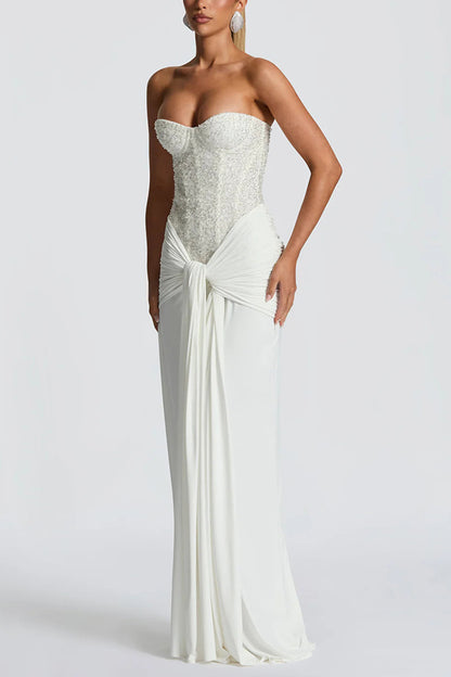 Vestido largo Carina de jersey de satén y lentejuelas con hombros descubiertos, fruncido y nudo drapeado 