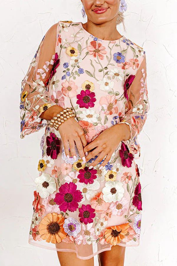 Vestido mini de media manga con apliques florales bordados Dahlia Dreaming 