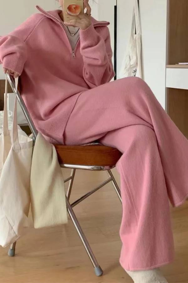 Traje informal de dos piezas con suéter de solapa y pantalones anchos