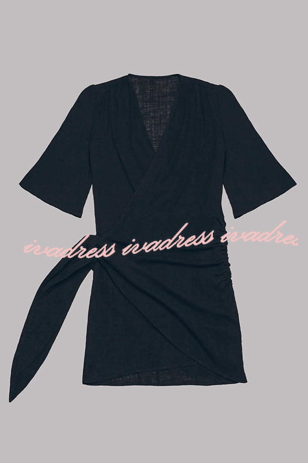 Vestido corto cruzado anudado de mezcla de lino y algodón, fácil de llevar 