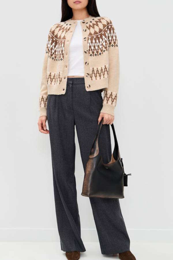 Suéter tipo cárdigan con botones y pelo de isla 