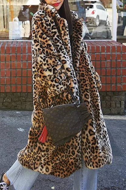 Abrigo largo de felpa con estampado de leopardo 